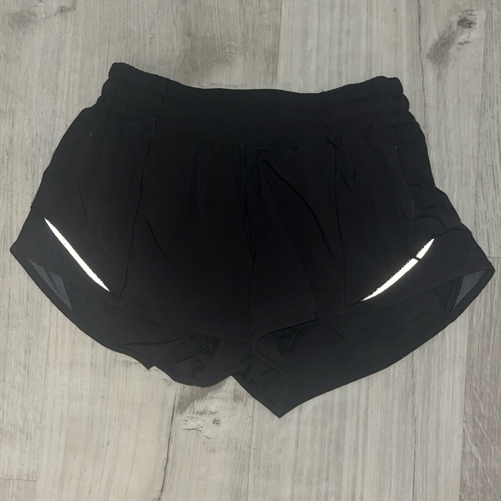 Lululemon hotty hot shorts 2.5”